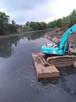 Práce na regulaci řeky