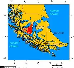Poloostrov (červeně) na mapě oblasti kolem Magalhãesova průlivu