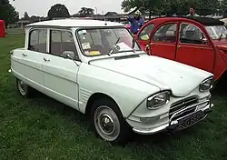 Citroën Ami vedle 2CV