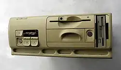 Stolní počítač z 90. let určený pro firmu Vobis