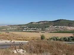 Pohled na kibuc z lokality Tel Bejt Šemeš