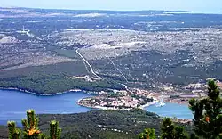 Pohled na Osor z ostrova Cres