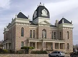 Budova okresního soudu v Ozoně