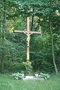 Kříž v lese