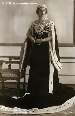 Korunní princezna Luisa Mountbattenová, 1925