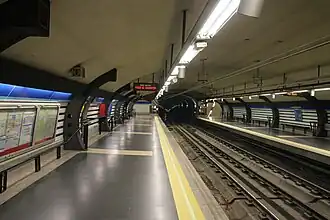 Nástupiště ve stanici Cuatro Caminos