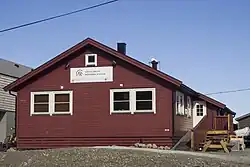 Hlavní budova stanice ve městě Longyearbyen – Payerův dům