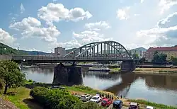 Pohled z nábřeží na Tyršův most