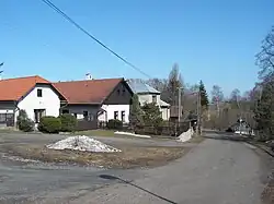 Pohled k autobusové čekárně