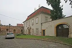 Děkanství - arciděkanství, Valdštejnovo nám. 96, Jičín.JPG