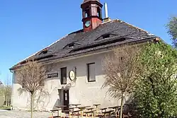 Volská oka (nahoře) a chmelové vikýře