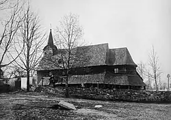 Fotografie kostela při pohledu z jihu, asi 1895