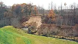 Sesuv břehu Dūkšty od „hradiště“ Bradeliškių piliakalnis