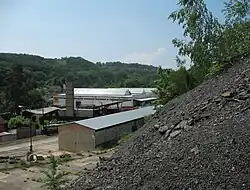 Pohled na areál bývalého dolu Jan z nedaleké haldy