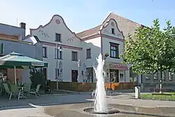 Dům čp. 112 - Masarykovo náměstí Lázně Bohdaneč.JPG