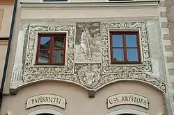 Pohled z Velkého náměstí, pohled na detaily sgrafit