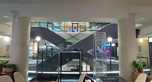 Kavárna a nové eskalátory