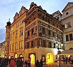 Dům U Minuty ve večerních hodinách