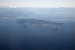 Ostrov D'Urville Island z zálivu Tasman