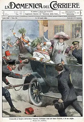 Barevná historická ilustrace na obálce časopisu zobrazuje atentát na Františka Ferdinanda d'Este a jeho ženu. V centru děje je manželský pár v otevřeném automobilu. Ferdinand má na sobě bílou uniformu s vyznamenáními, jeho žena má široký klobouk a šedé elegantní šaty. Okolo nich jsou vojáci a v popředí atentátník, který míří revolverem. Scéna působí chaoticky a napjatě, s vojáky, kteří se snaží zasáhnout, a vystrašenými obličeji. V pozadí je vidět městský dům s okny, z nichž jedno je otevřené a na scénu z něj hledí člověk.