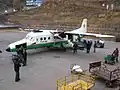 Dornier Do 228 společnosti Tara Air na letišti.
