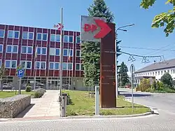 Sídlo dopravního podniku s vozovnou v Pouchovské ulici