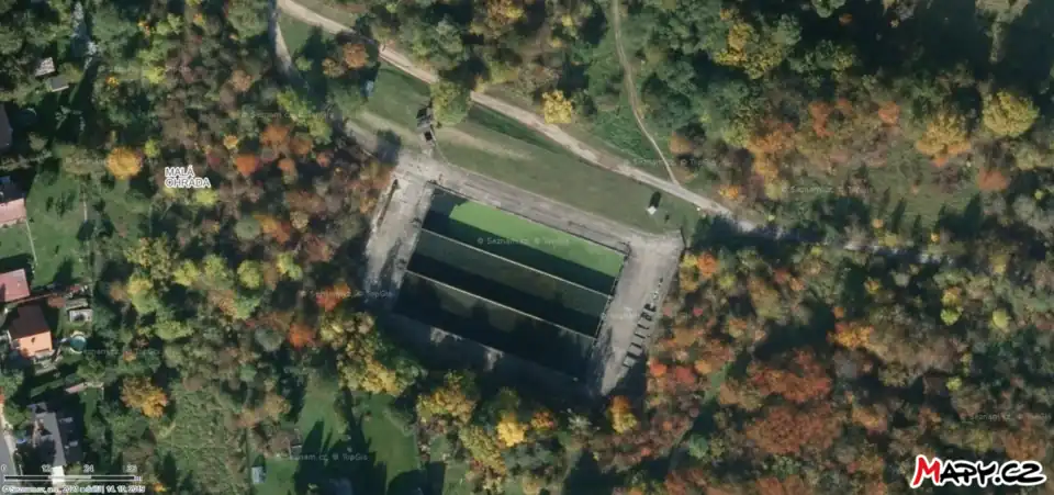 Letecký pohled na dešťovou usazovací nádrž Stodůlky III; (DUN Stodůlky III) – 14. října 2019