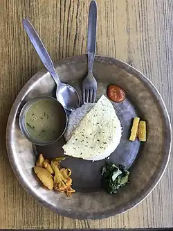 dal bhat v nepálském stylu