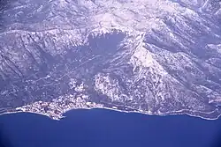 Letecký pohled na Rilić a letovisko Gradac