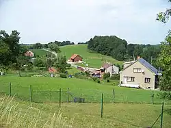 Pohled na osadu směrem od vrchu