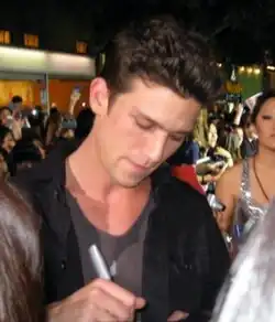 Daren Kagasoff na premiéře filmu Stmívání v roce 2008.