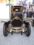 Darracq Coupé Chaffeur SS 20/28 (1907), motor čtyřválec o objemu 4728 cm³, výkon 28,5 koní, max. rychlost 70 km/h, tamtéž