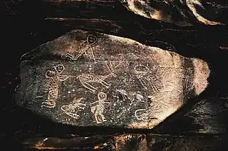 Petroglyfy zobrazující lovecké scény