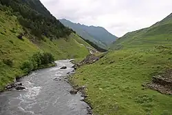 Pirikitská Alazani pod osadou Dartlo