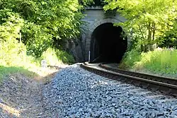 Davelský tunel s kilometrovníkem 30,9