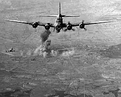 B-17 přezdívaný „Létající pevnost“. Letoun stejného typu se zřítil u Skvrňan.