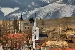 Pohled na dva obecní kostely