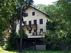 Usedlost Majorka při pohledu od trati