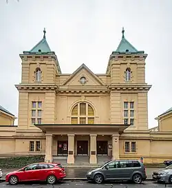 Celkový pohled na průčelí seminárního kostela sv. Vojtěcha