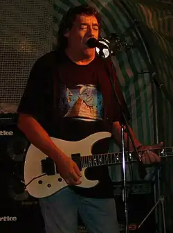 Dennis during his Praying Mantis era, in a t-shirt with an artwork from Forever in Time
