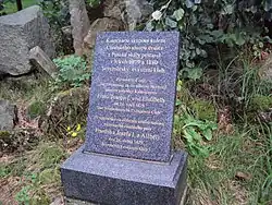 Deska připomínající klubovou akci v českolipském parku