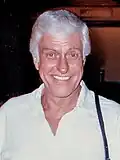 Dick Van Dyke, který ztvárnil Marka Sloana.