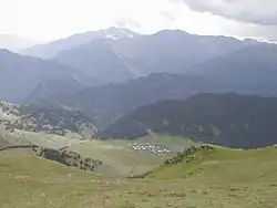 Vrchol Diklosmta nad vesnicí Diklo