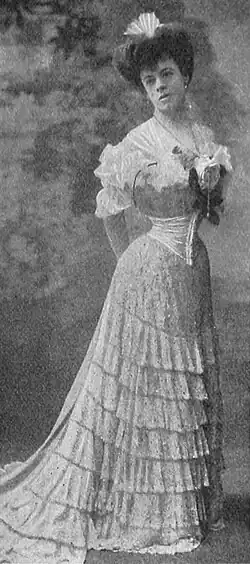 Muž v ženských šatech, z knihy Handbuch der Sexualwissenschaften