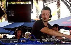 Dirty South vystupuje během Winter Music Conference v Miami v roce 2009