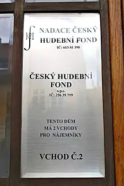 Informační tabule na sídle nadace