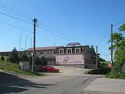 Vstupní brána do továrny Jawa v Divišově