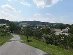 Celkový pohled na obec, která je vesnickou památkovou zónou