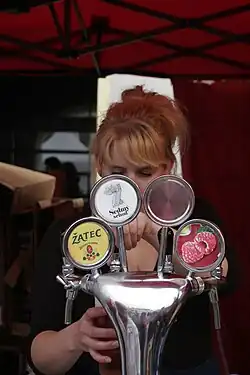 Stáčení piva při slavnostech