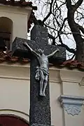 Kříž před kaplí